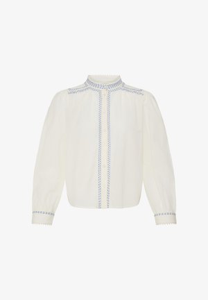 Witte blouse met lange mouwen, blauwe stikseldetails, knopen aan de voorkant, hoge hals en geplooide manchetten en schouders.
