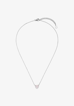 Sølvkæde med vedhæng i form af et lille hjerte med lyserøde sten og justerbar lås med et mærketag.