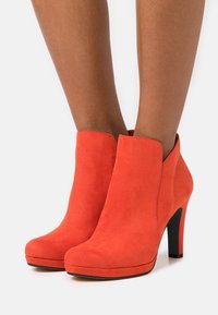 Tamaris Bottines à talons hauts - red