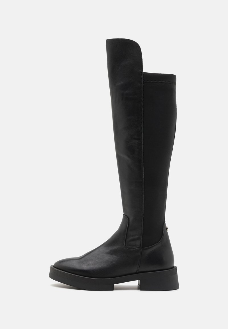 Bottes en cuir noir jusqu'aux genoux avec un talon carré, un bout arrondi et un design à tige fendue pour plus de style et de flexibilité.