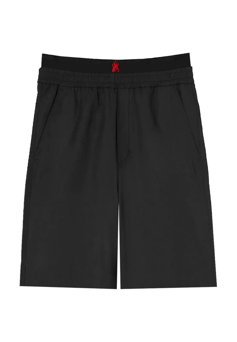 Pantaloni corti neri in tessuto leggero, con vita elastica e logo a fiamma rossa, tasche laterali e vestibilità comoda.
