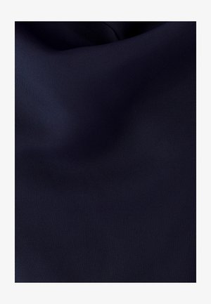 Marineblaue Stoff mit glatter, leicht strukturierter Oberfläche. Einheitliche Farbe mit subtiler Glanz, geeignet für verschiedene Anwendungen.