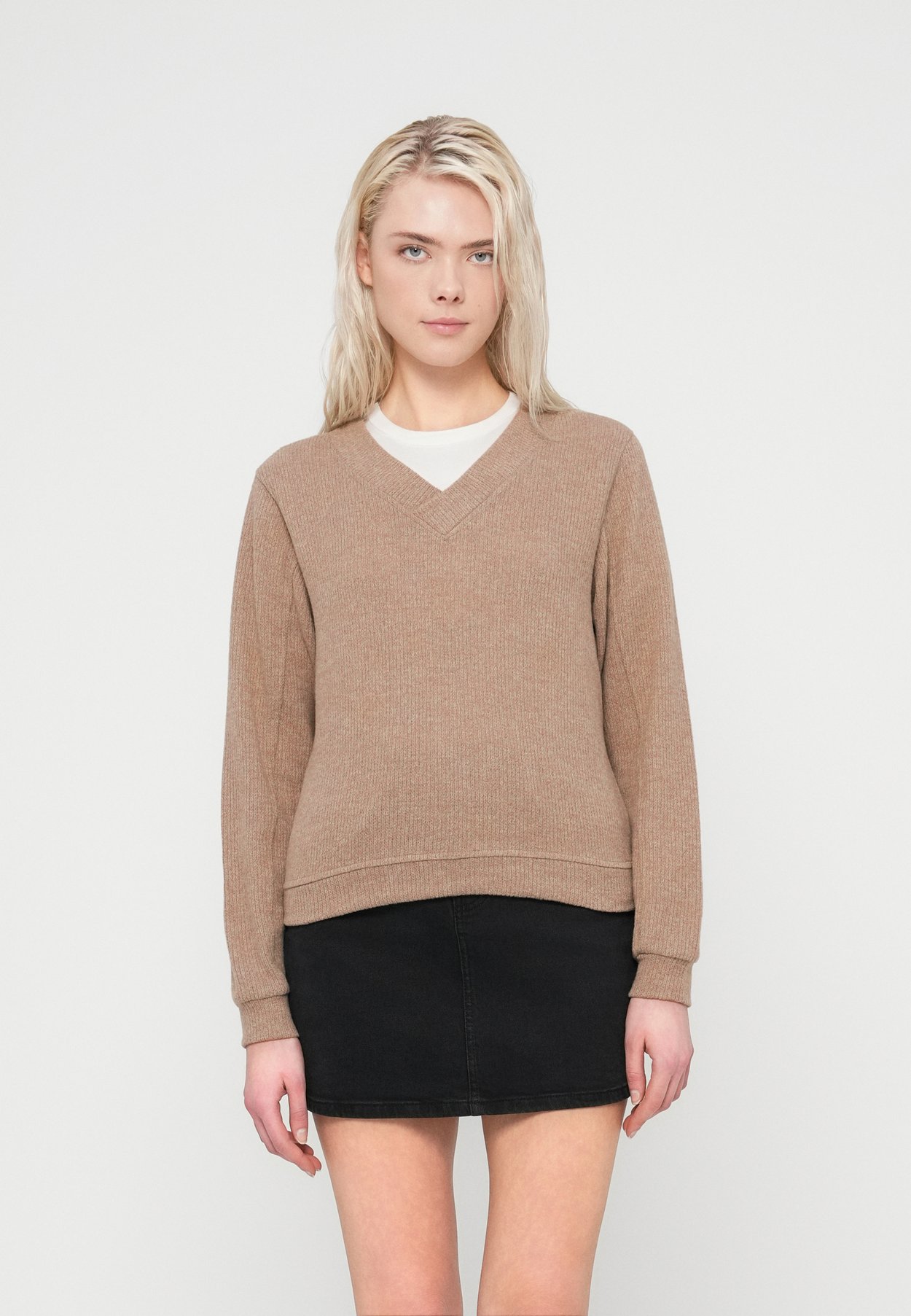 ONLPAOLA V NECK
