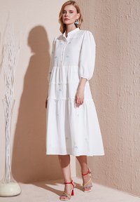 LELA REGULAR FIT - Haljina-majica - white