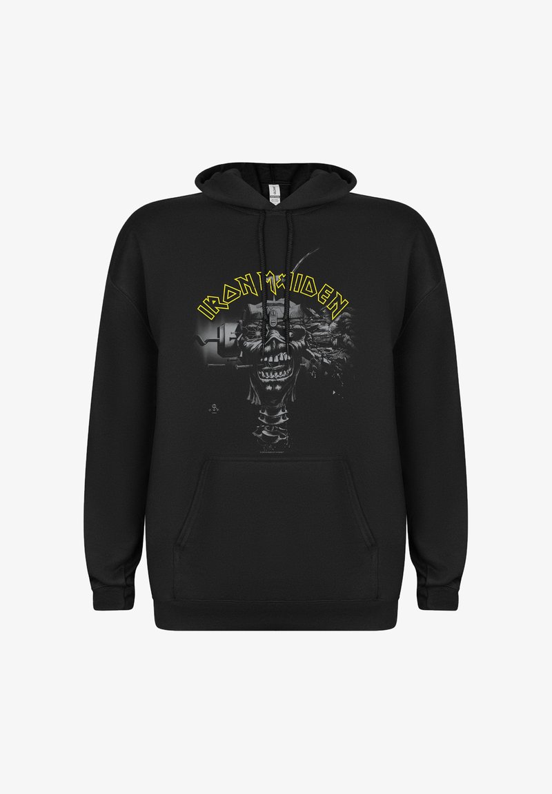 Černá mikina s kapucí a přední kapsou. Obsahuje grafický design se skull a strojovými prvky, doplněný žlutým textem "IRON MAIDEN". Materiál z bavlny.