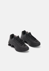 Unselected, black/orange