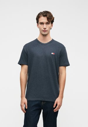 BADGE TEE - T-shirts - dark night navy
