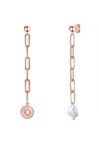 Rozā zelta auskari ar izstieptiem ķēdes posmiem, apļveida piekariņu ar radiālu tekstūru un vienu neregulāras formas pērli.