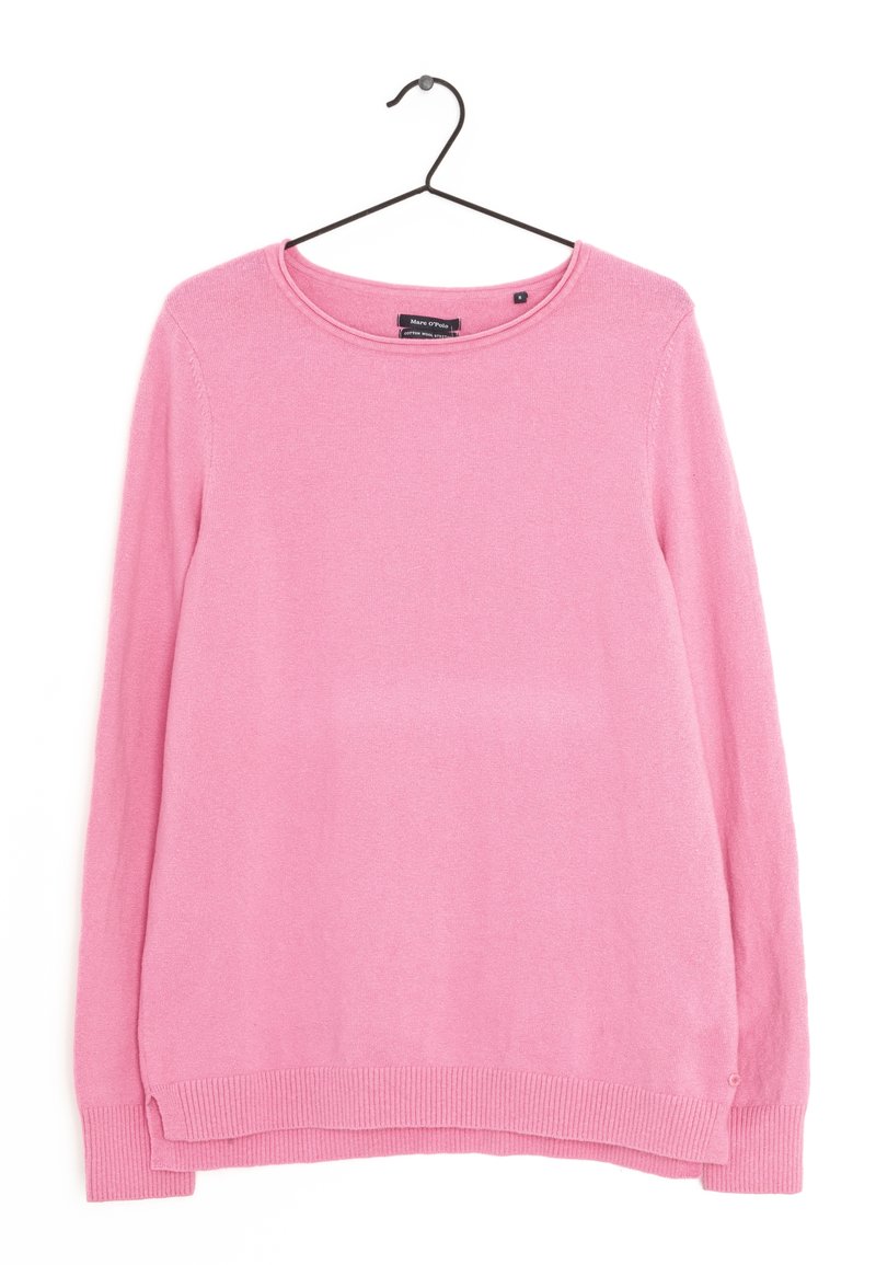 Pull rose à manches longues avec col rond sur un cintre noir, tissu tricoté doux, poignets et ourlet côtelés, présenté sur fond blanc.
