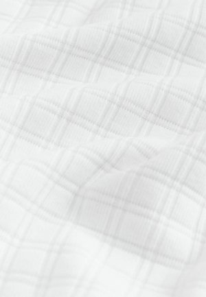 Valge kangas kerge kootud ruudustiku mustriga, millel on heledad hallid jooned. Sile tekstuur kerge läikega.