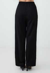Jimmy Key Stoffhose - black