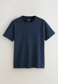 T-shirt à manches courtes bleu marine slim fit avec col rond et étiquette "NEXT", taille moyenne, suspendu sur un fond clair uni.
