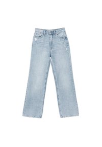 Jeans de mezclilla azul claro con un diseño de pierna ancha, que presentan detalles desgastados, bolsillos con parche y un cierre de botón en la cintura.