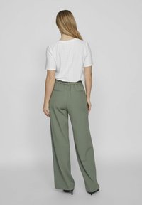 VILA VIVARONE WIDE - Stoffhose - laurel wreath