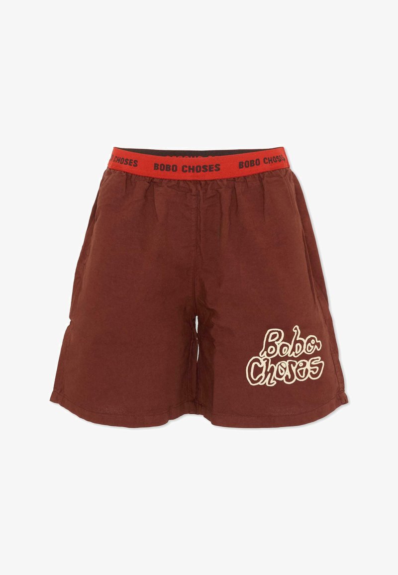 Pantaloncini marroni con cintura elastica rossa stampata con "BOBO CHOSES" e testo bianco "Bobo Choses" sulla parte inferiore della gamba destra.
