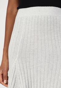 pure cashmere FLARED SKIRT - sukňa v tvare A - light grey