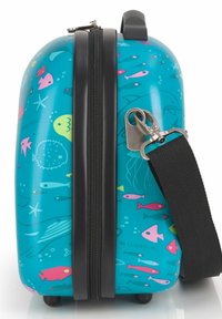 Hartschalen-Turquoise-Koffer mit maritimen Mustern, schwarzem Reißverschluss und Gurt, mit bunten Fischen und aquatischen Designs, kompakt und robust.