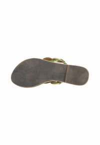 Semelle de sandale marron avec une texture antidérapante, accents en relief et lanières vertes. Présente des motifs en forme de diamants et floraux sur le dessous.