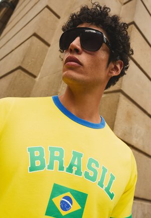 Bershka, FOOTBALL WORLD CUP - T-shirt imprimé - yellow