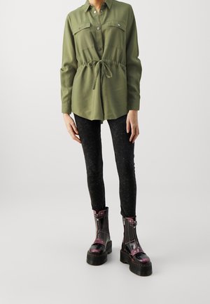 Chaqueta fina - olive