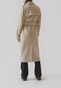 Modström SHAY - Gabardina - summer sand