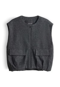 Gilet grigio senza maniche con cerniera frontale, due tasche frontali e tessuto strutturato. Il design è minimalista e moderno, con scollo rotondo.