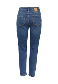 Blå denimjeans med rett bein, med middels høyde på livet, baklommer og en brun lærmerkelapp i livet.