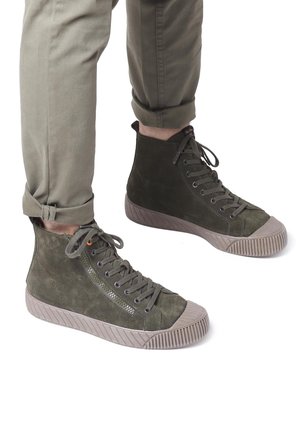 High-top trainers - caqui