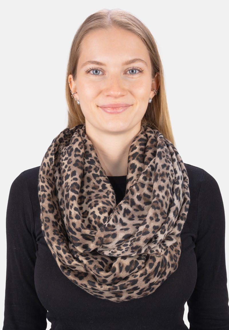 Écharpe infini à motif léopard en tissu doux, présentant un mélange de tons beiges et bruns avec une texture lisse.