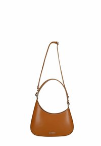 Sac à bandoulière en cuir brun avec une forme incurvée, des éléments en métal, et une seule sangle réglable. Présente un logo discret à l'avant.