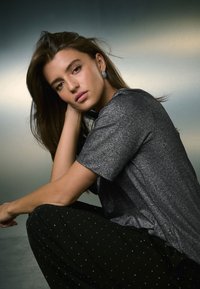 Next REGULAR FIT SHORT SLEEVE SPARKLE BOXY - Základné tričko - silver