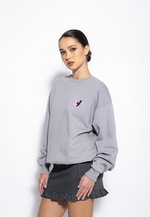- Bluza