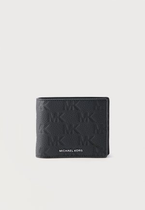 Schwarze Leder-Bifold-Geldbörse mit eingeprägtem sich wiederholendem MK-Muster und silbernem Michael Kors-Logo in der Mitte vorne.