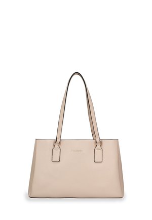 Borsa a mano in pelle beige con due spallacci, forma rettangolare e logo del marchio in rilievo discreto al centro davanti.