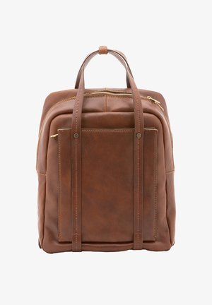 Brauner Lederrucksack mit zwei Schultergurten, vorderer Einschubtasche, oberen Griffen und goldfarbenem Reißverschluss.