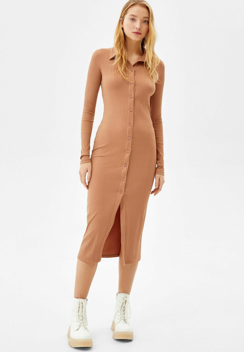 Damen Kleider | Bershka Blusenkleidcamel - QA29847 Damen Kleider | Bershka Blusenkleidcamel - QA29847