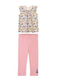 Top senza maniche a stampa floreale con spalline a volant e leggings rosa con un accento di giraffa blu all'orlo.