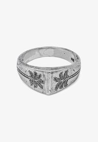 Ei valittu, silberfarben