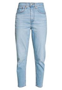 Jeans de mezclilla de tiro alto, de color azul claro, con cierre frontal de botón y cremallera, bolsillos delanteros y traseros, y piernas rectas y ajustadas.