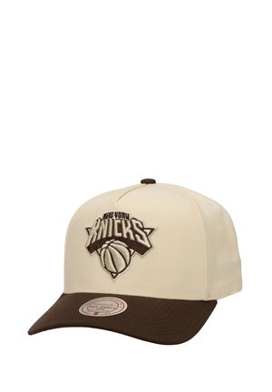 Beige cap with brown visor, featuring embroidered "New York Knicks" logo and basketball design. Made of textured fabric.