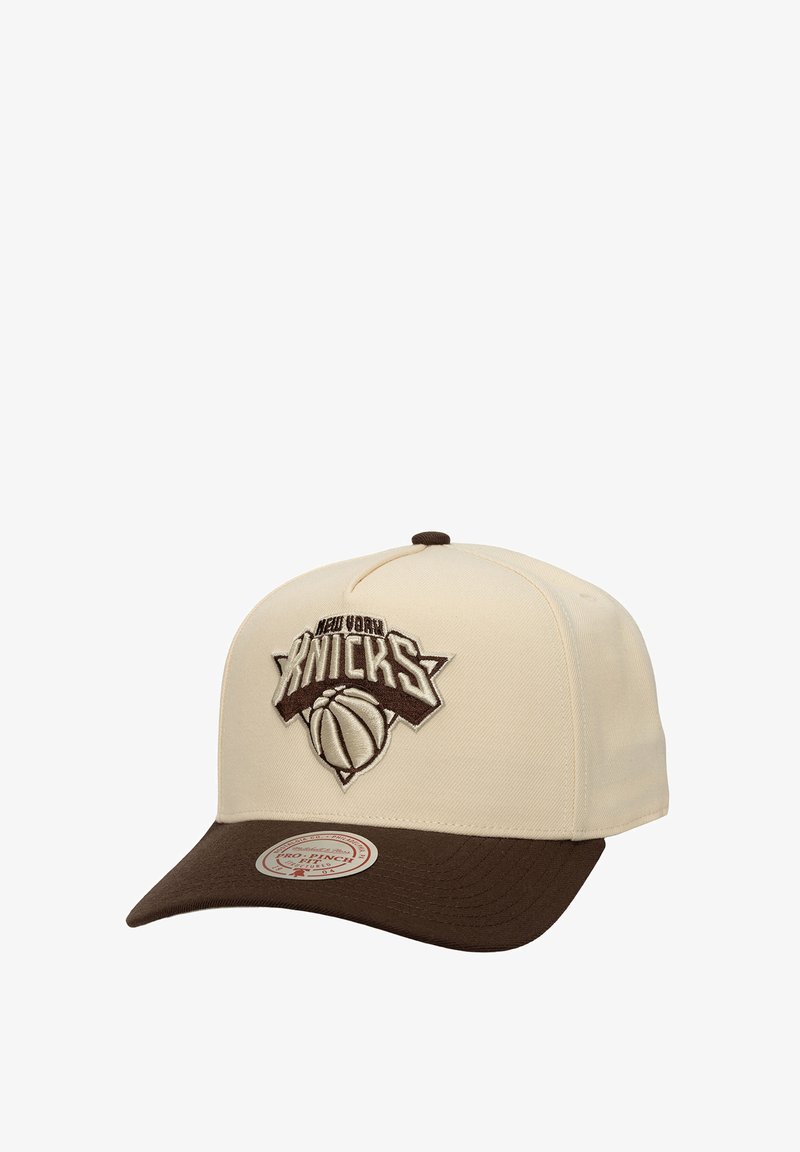 Beige cap with brown visor, featuring embroidered "New York Knicks" logo and basketball design. Made of textured fabric.