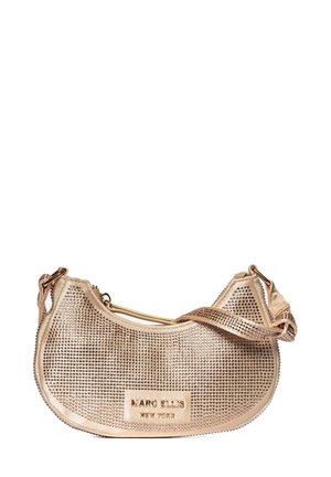 Gouden gaas schoudertas met een gebogen ontwerp, voorzien van een ritssluiting, verstelbare schouderband en een geperst logo op een glad paneel.