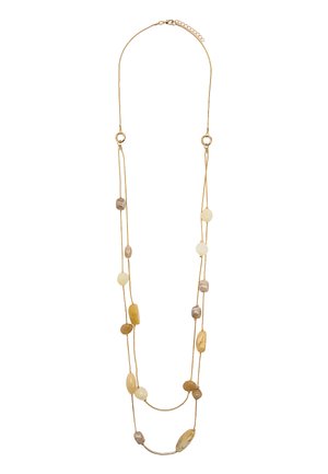 Długi złoty naszyjnik z dwoma rzędami, ozdobiony nieregularnymi owalnymi i okrągłymi koralikami w odcieniach beżu, brązu i kremu.