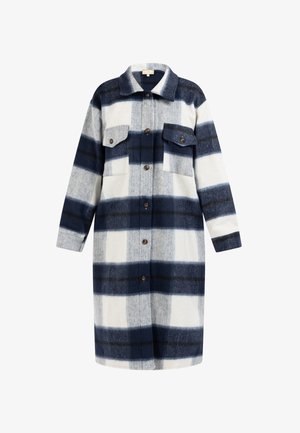Flanellen jurk in marineblauw en witte ruit. Lange mouwen, knoopsluiting aan de voorkant, twee borstzakken, zachte textuur en een iets relaxte pasvorm.