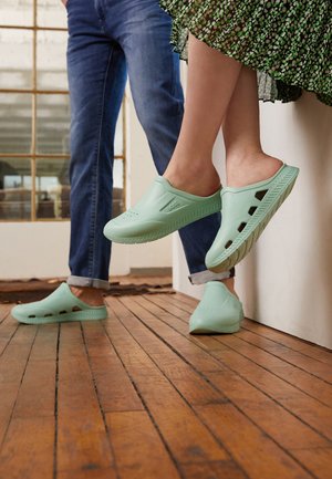 TITANIUM UNISEX - Mulas - pastel green