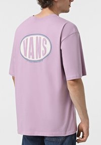 Vans SPRAY  - Camiseta estampada - violett