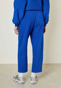 American Vintage JOGGING FEMME - Treniņtērpa apakšdaļas - bleu de prusse