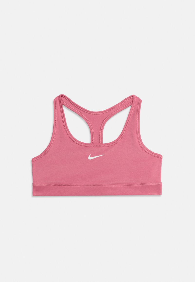 Brassière de sport rose à dos nageur avec un logo Nike swoosh blanc centré sur la poitrine, affichée à plat sur un fond blanc.