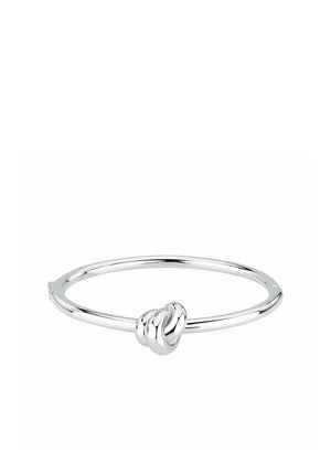 Bracciale rigido in argento con dettaglio centrale a nodo, finitura liscia e lucida e chiusura con fermaglio.