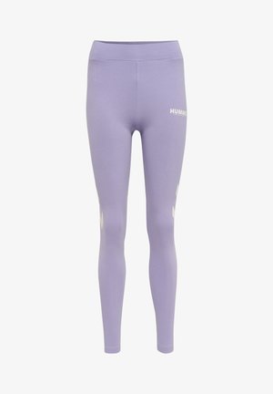 Lichtpaarse legging van rekbaar materiaal, met een hoge tailleband en een wit logo detail aan de voorkant en zijkant.